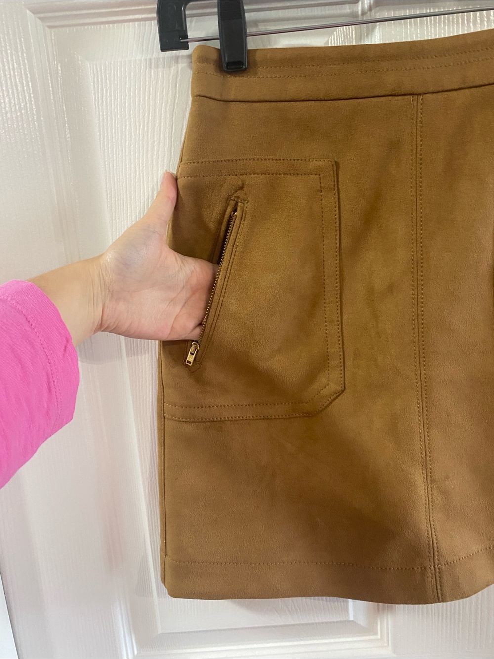 NWOT LOFT WMNS 00P Camel Suede Mini Skirt Fully Lined w/ Gold Zip Pockets - Picture 3 of 8